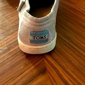 Tom’s girls in glitter